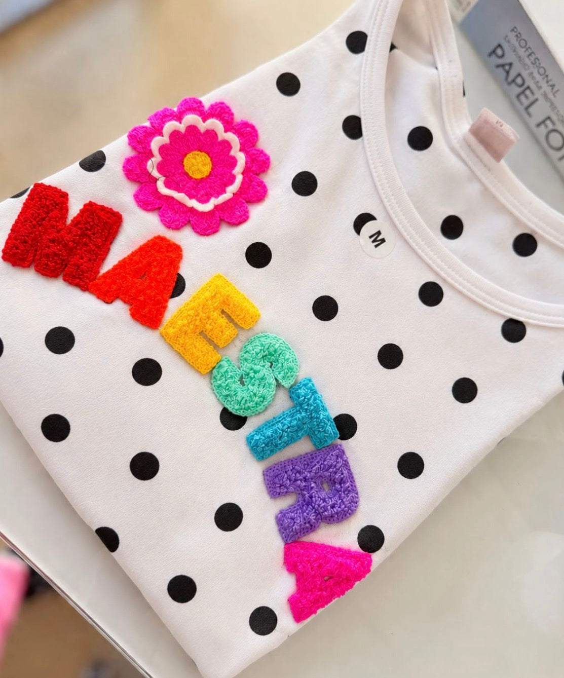 Playera bordada polka dots